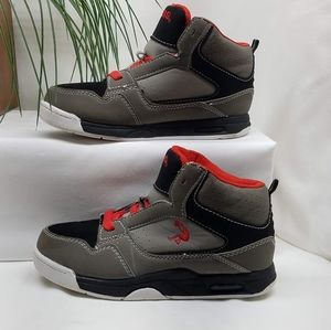 Youth Red & Black Shaq Basketball Shoes Sz. 4Y